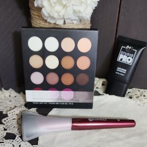 BH Cosmetics Colorful Eyeshadow Palette- Studio Pro Anti Shine-BH fan Brush #3